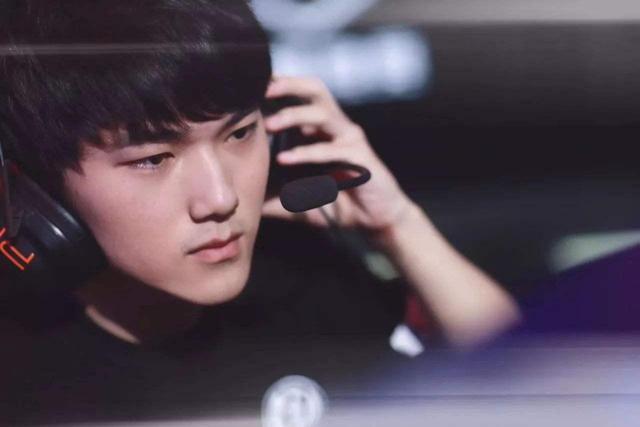 BLUEJAYS 在 Fragadelphia x Block 2025 赛事中获胜后，虐待 VRS