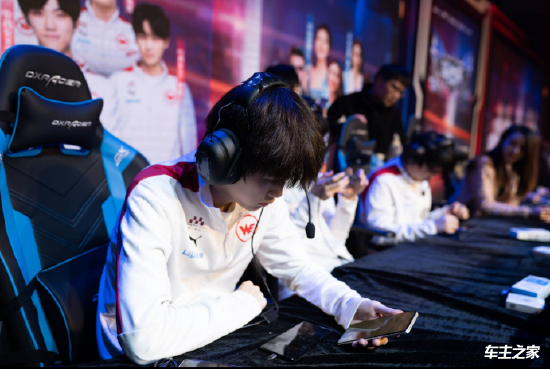 Bilibili Gaming 官方： 与 Wei 签订续约至 2026 年！